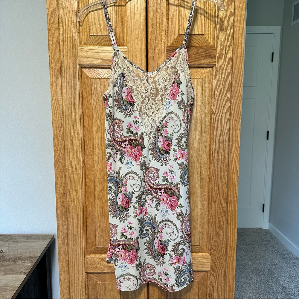 Viktoria’s Secret gold label Floral Paisley Lace Slip Dress size S